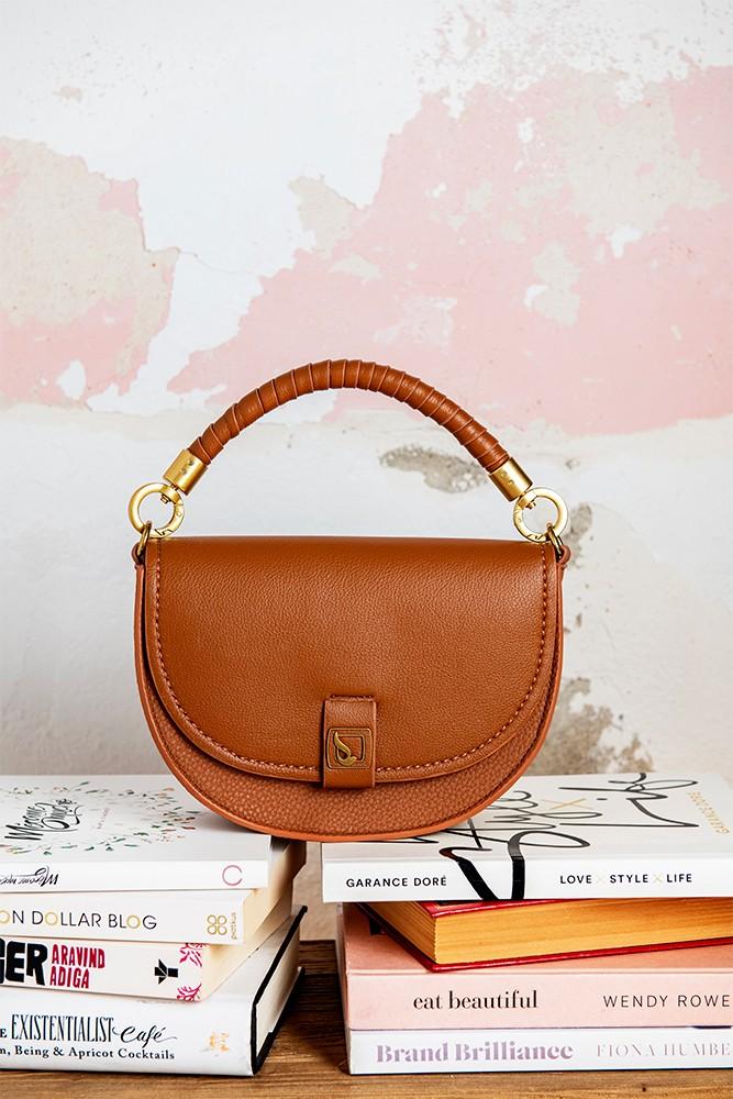 Abbacino Bandolera media luna en materiales reciclados cognac Último día