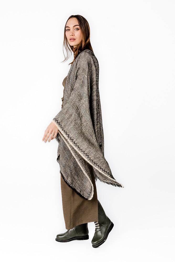 Abbacino Poncho con estampado lineal en negro Rebajas