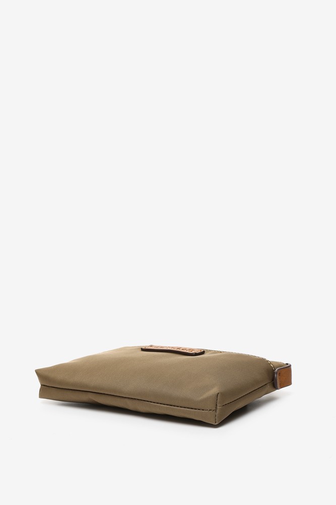 Abbacino Neceser plano de mujer en materiales reciclados camel 2025
