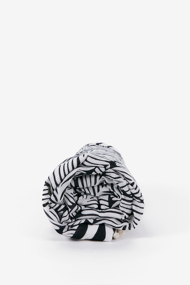 Abbacino Toalla de playa con estampado tropical en blanco y negro Devoluciones gratuitas