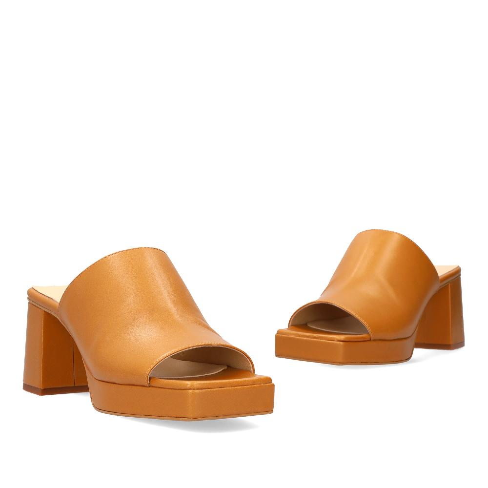 Andres machado Mule con tacón y plataforma en piel camel Liquidación