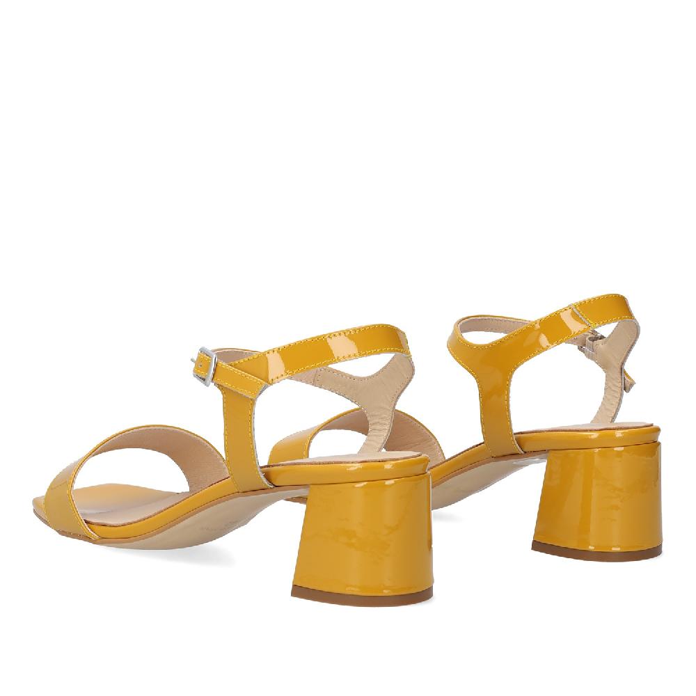 Andres machado Sandalia charol en piel Mostaza Oferta exclusiva