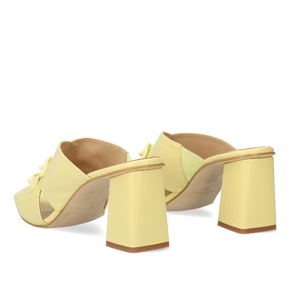 Andres machado Sandalia con tacón en piel Amarillo Gran oferta