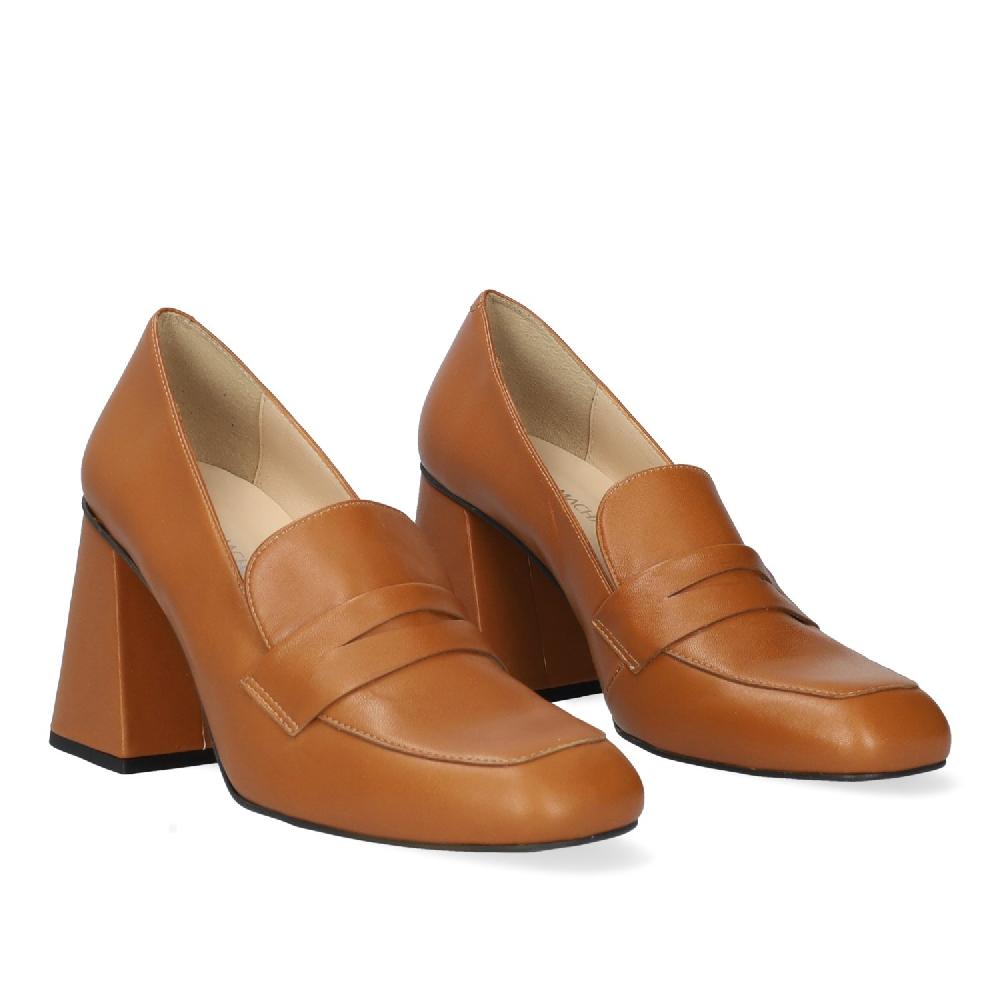 Andres machado Zapato de estilo mocasín con tacón en piel de color cuero