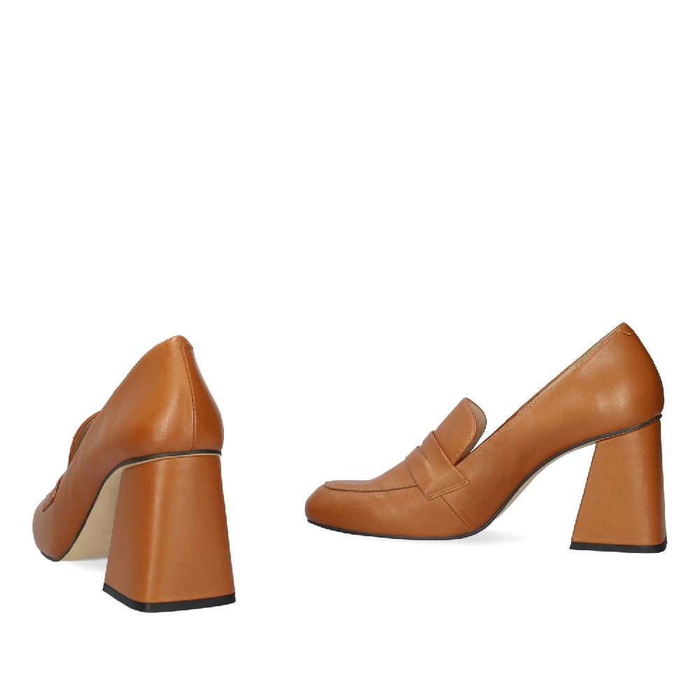 Andres machado Zapato de estilo mocasín con tacón en piel de color cuero Superdescuento