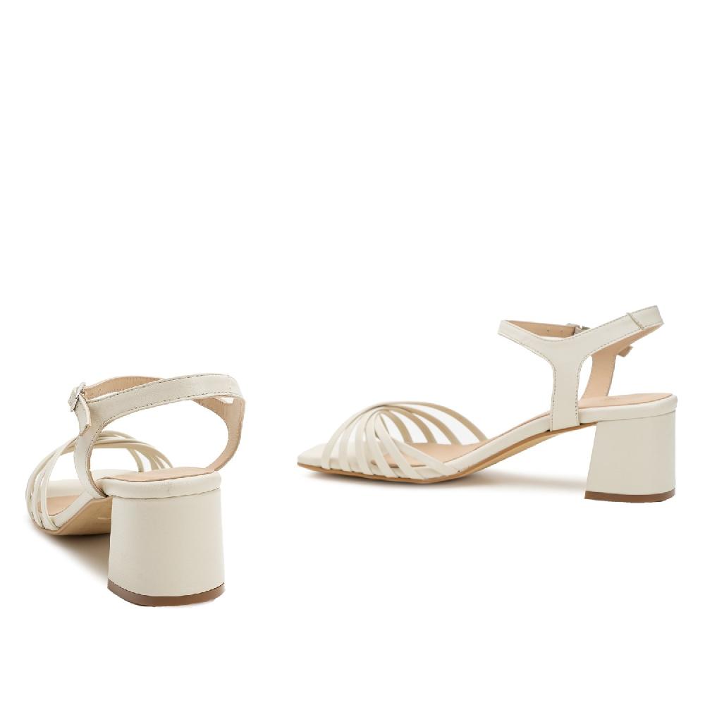 Andres machado Sandalias de tiras en piel lisa de color hielo En oferta