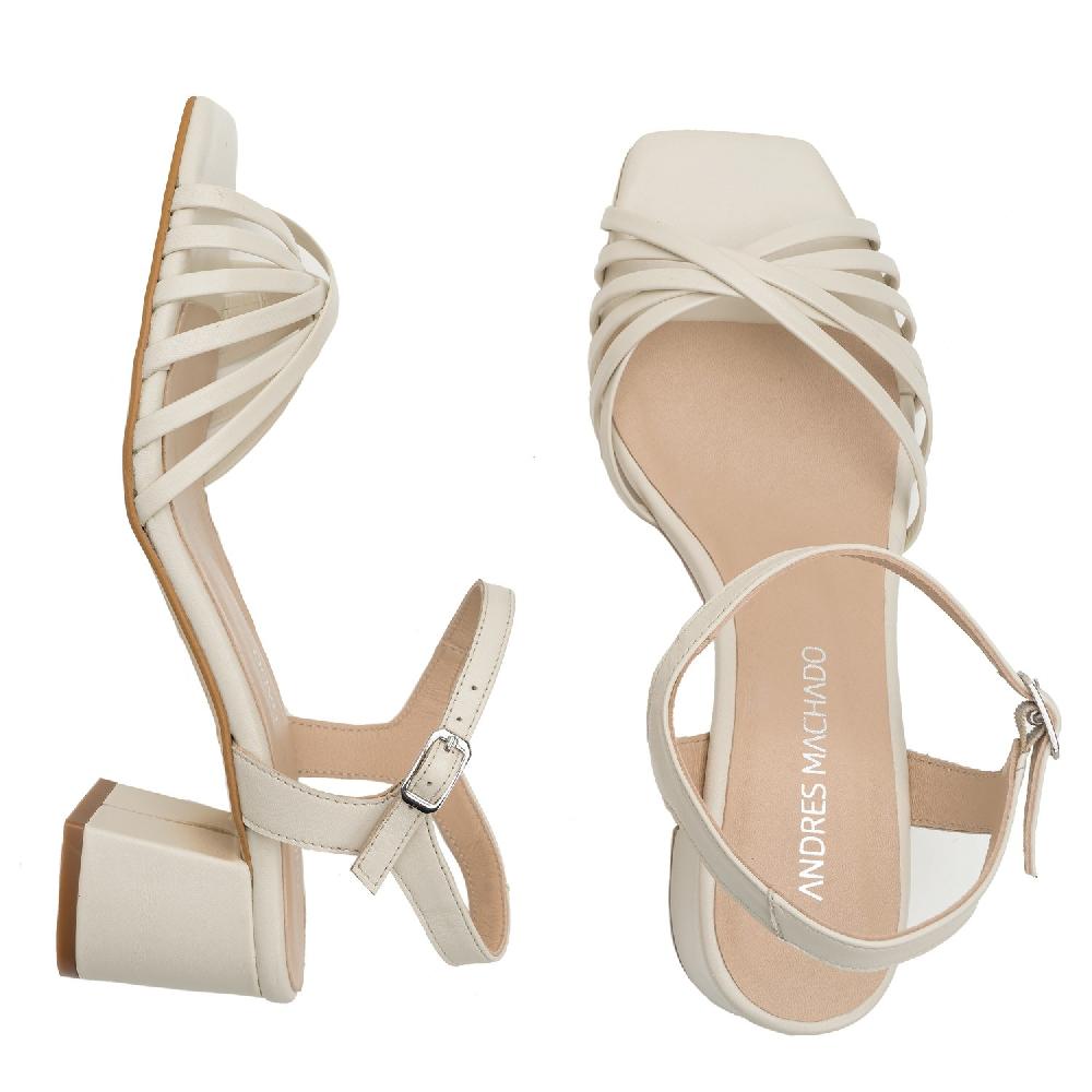 Andres machado Sandalias de tiras en piel lisa de color hielo En oferta