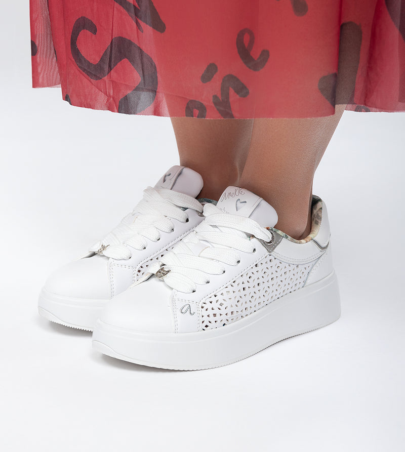 Anekke White Spotted Sneakers Tienda