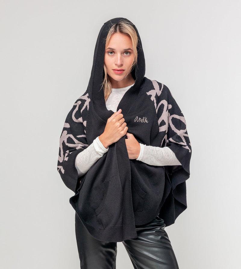 Anekke Black poncho-style jacket Promoción trimestral