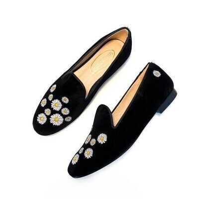 Calita Shoes ​LOAFERS BLACK VELVET DAISIES. (MINI DAISY LEFT HEEL) Descuento