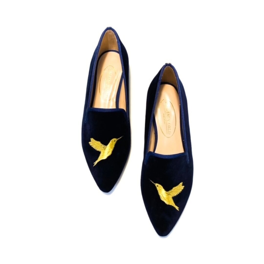 Calita Shoes ​POINTY NAVY BLUE 9CO VELVET R22 WITH GOLDEN HUMMINGBIRD Oferta especial