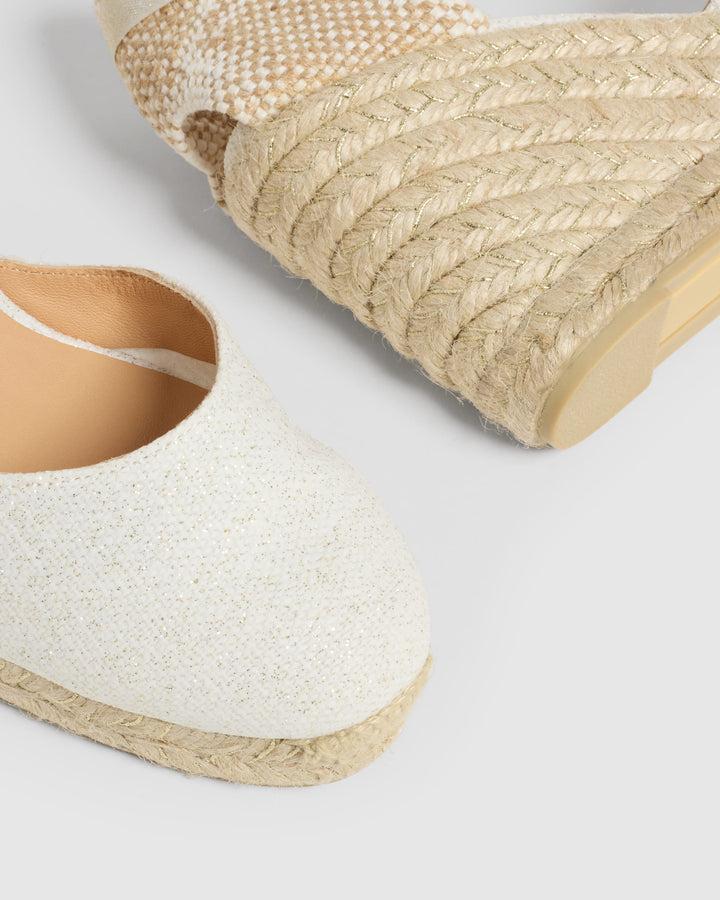 Castañer CASTAÑER | Alpargatas Carina en lino metalizado cierre mediante lazada y cuña de 9cm. – Castañer En línea