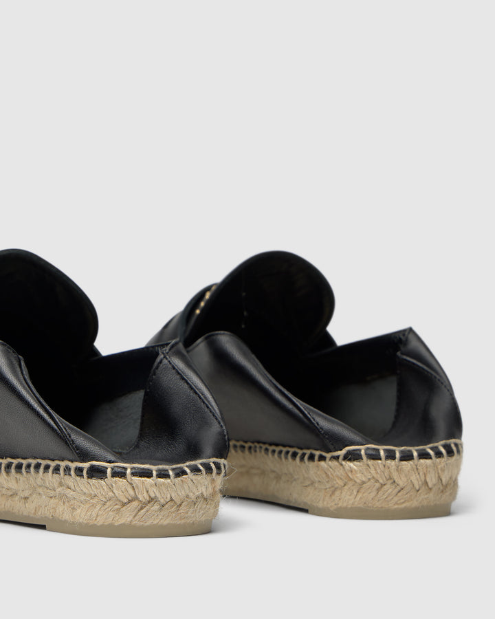 Castañer CASTAÑER | Alpargata Plana Cerrada Napa NEGRO KEULE STUDS/250 – Castañer Envío gratis