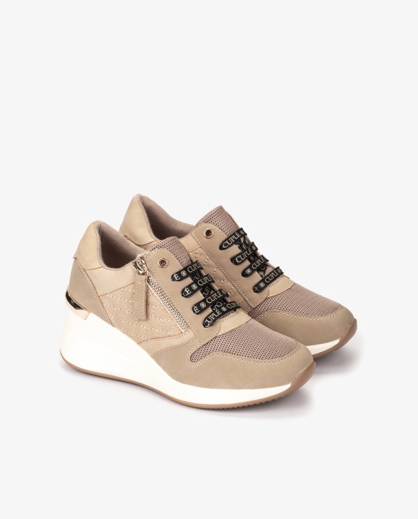Cuplé DEPORTIVA BEIGE DE TECNOPIEL CON CUÑA Y CREMALLERA DECORATIVA En oferta