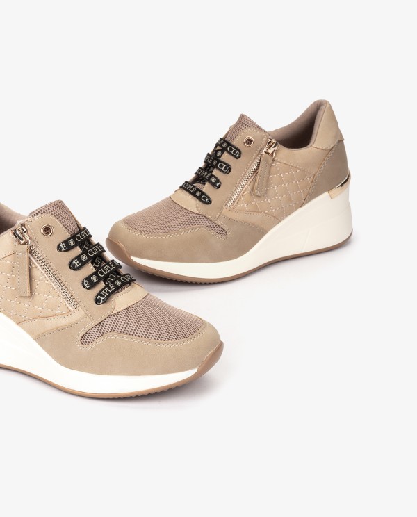 Cuplé DEPORTIVA BEIGE DE TECNOPIEL CON CUÑA Y CREMALLERA DECORATIVA En oferta