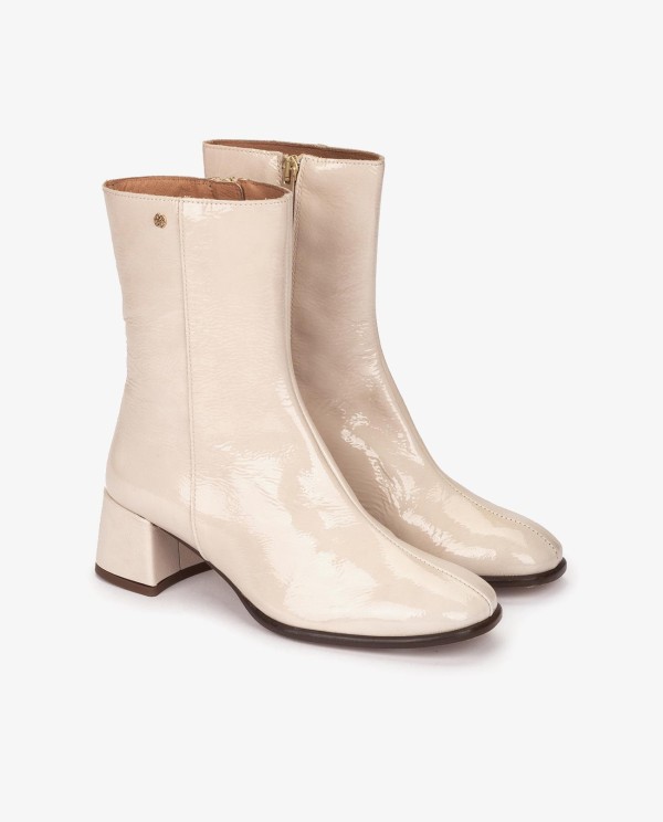 Cuplé BOTÍN DE CHAROL BEIGE CON TACÓN MEDIO Ofertas de temporada
