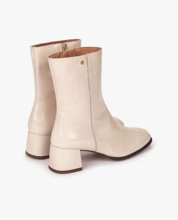 Cuplé BOTÍN DE CHAROL BEIGE CON TACÓN MEDIO Ofertas de temporada