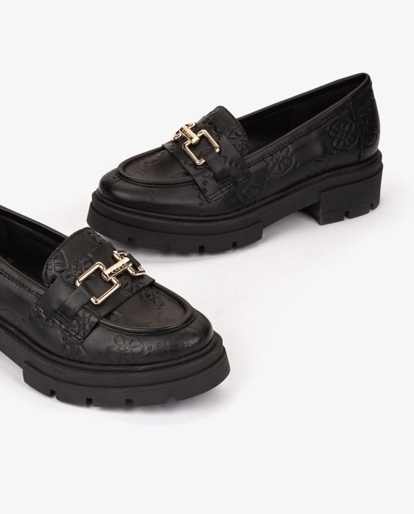 Cuplé MOCASÍN NEGRO DE PIEL CON LOGO GRABADO Y SUELA GRUESA Rebajas de fin de temporada