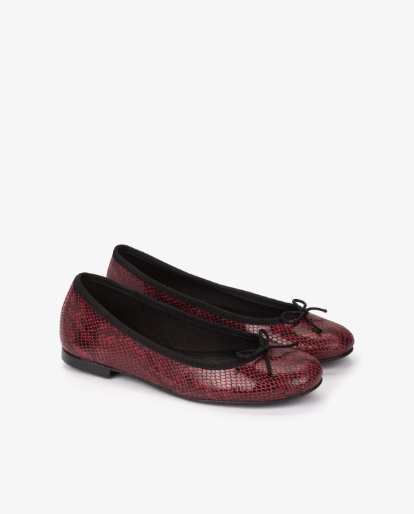 Cuplé BAILARINA BURDEOS DE TECNOPIEL CON ESTAMPADO SERPIENTE Y LAZO DECORATIVO Precio ultrabajo