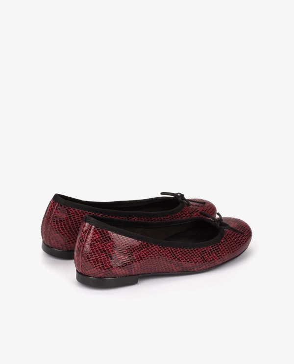 Cuplé BAILARINA BURDEOS DE TECNOPIEL CON ESTAMPADO SERPIENTE Y LAZO DECORATIVO Precio ultrabajo