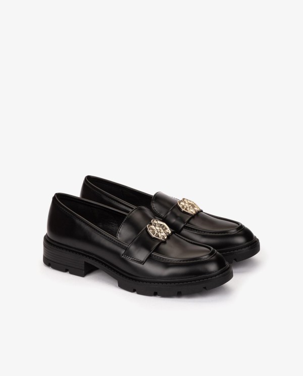 Cuplé MOCASÍN NEGRO DE TECNOPIEL CON LOGO DORADO Tienda