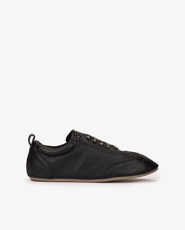 Cuplé ZAPATILLA NEGRA DE TECNOPIEL ESTILO GOLF