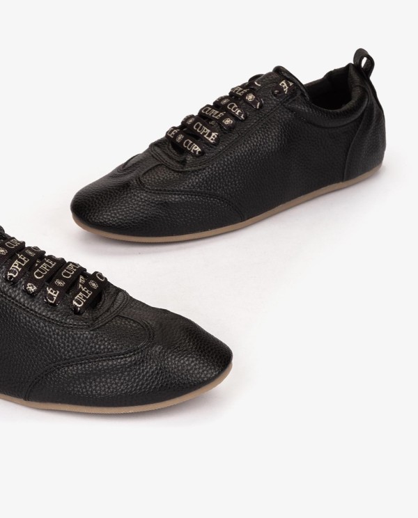 Cuplé ZAPATILLA NEGRA DE TECNOPIEL ESTILO GOLF Liquidación