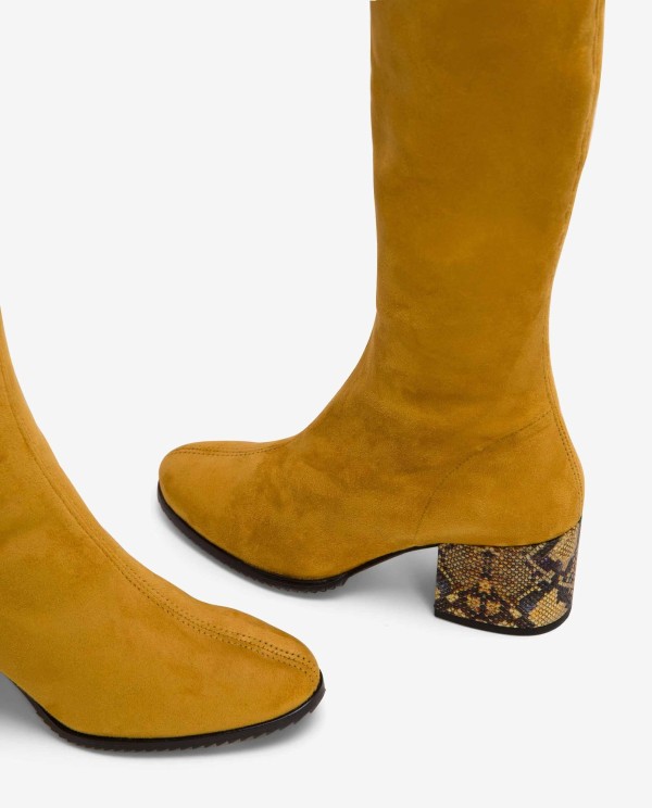 Cuplé BOTA MOSQUETERA AMARILLA DE ULTRASUEDE ELÁSTICO CON TACÓN MEDIO Oferta especial