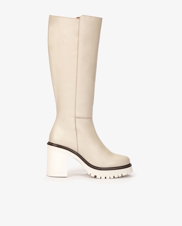 Cuplé BOTA BEIGE EN PIEL CON SUELA TRACK