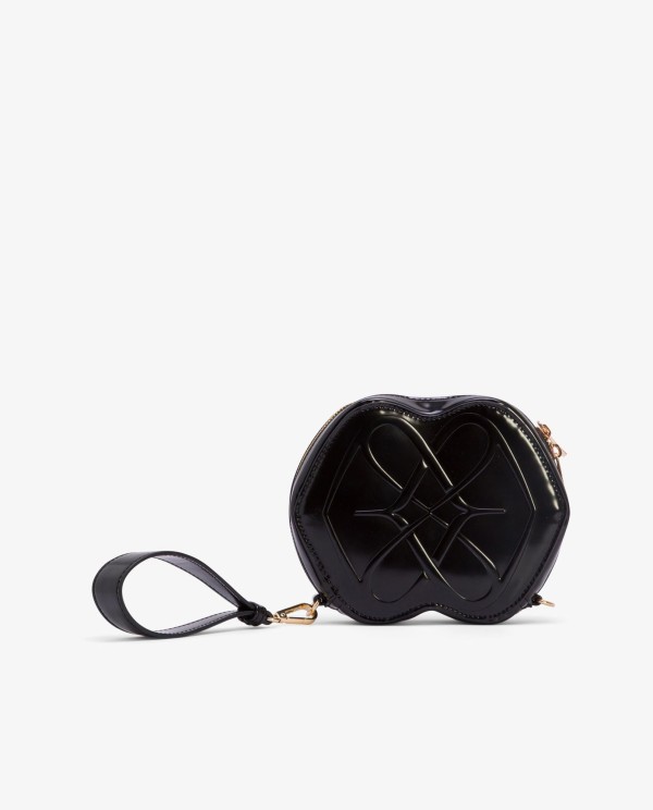 Cuplé BOLSO NEGRO DE TECNOPIEL CON FORMA DE LOGO Y ASA LATERAL