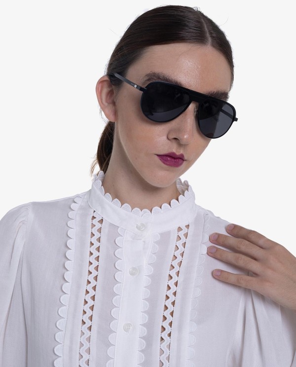 Cuplé CAMISA BLANCA DE RAYÓN CON PASAMANERÍA Y MANGAS ABULLONADAS Liquidación