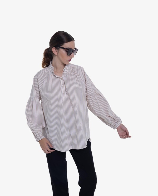 Cuplé CAMISA DE RAYAS VERTICALES BEIGE Y BLANCO CON CUELLO ALTO Ahorra y exporta