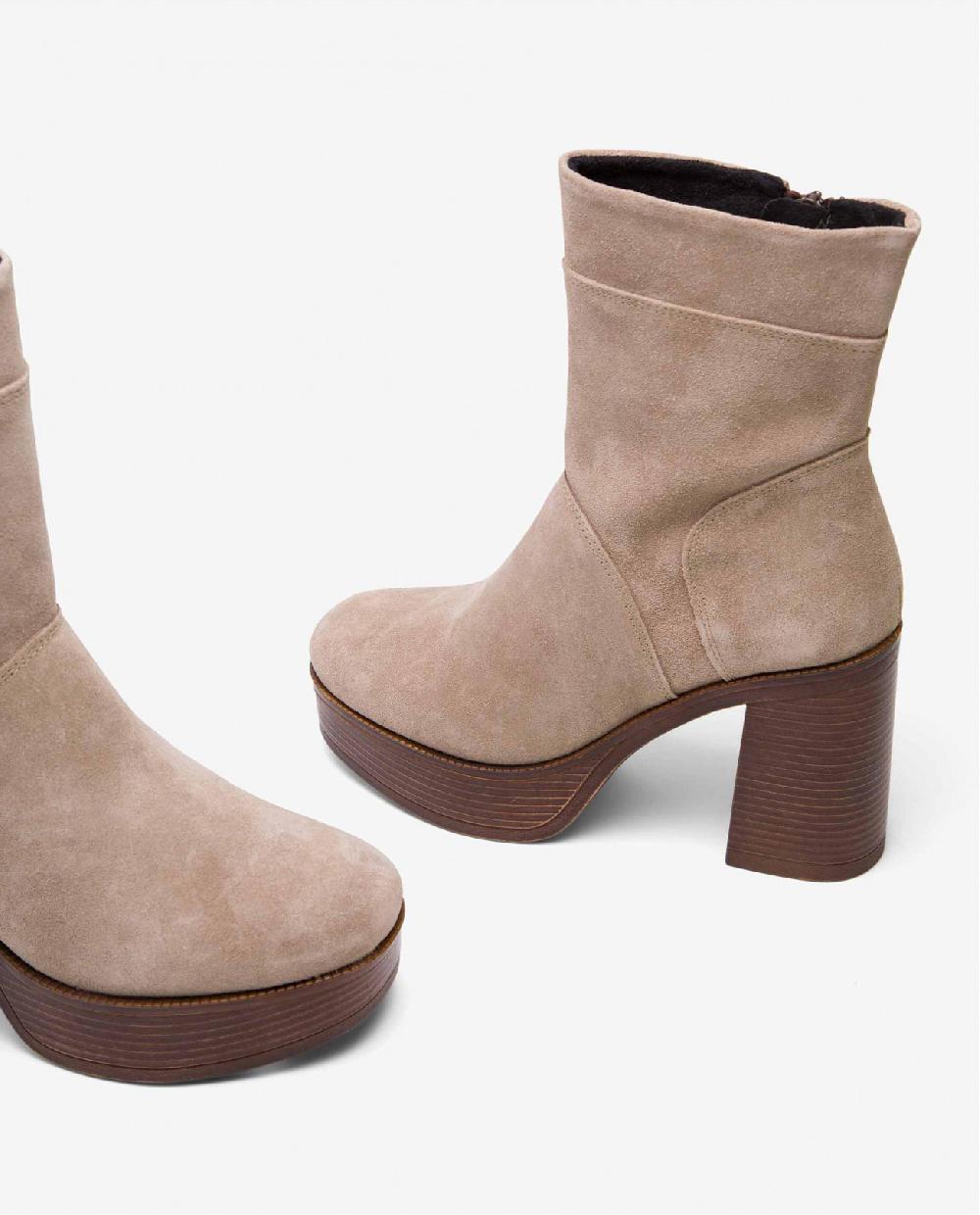 Cuplé BOTÍN BEIGE DE SERRAJE CON PLATAFORMA Y TACÓN ANCHO Rebajas