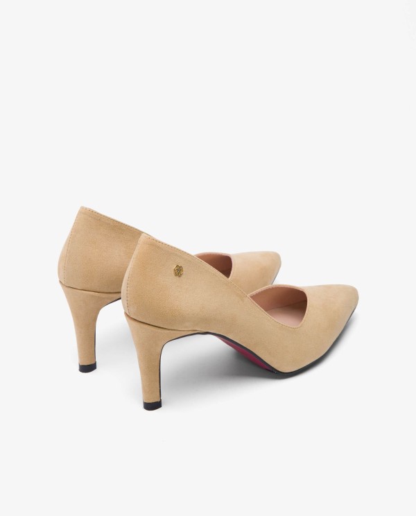 Cuplé SALÓN CAMEL DE ULTRASUEDE CON PUNTA FINA Y TACÓN MEDIO Rebajas de fábrica