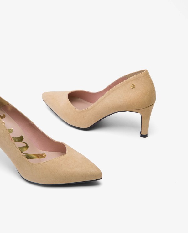 Cuplé SALÓN CAMEL DE ULTRASUEDE CON PUNTA FINA Y TACÓN MEDIO Rebajas de fábrica