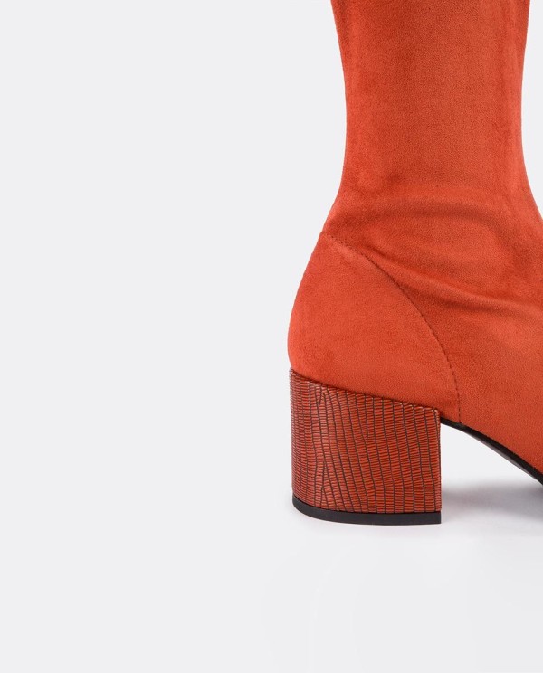 Cuplé BOTA MOSQUETERA TEJA DE ULTRASUEDE ELÁSTICO CON TACÓN MEDIO Descuento