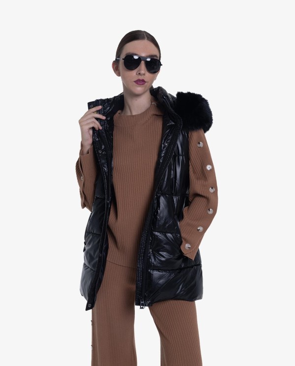 Cuplé CHALECO ACOLCHADO DE NYLON NEGRO CON DETALLES DE PELO