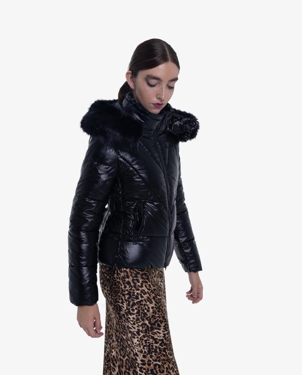 Cuplé PARKA ACOLCHADA DE NYLON NEGRA CON CAPUCHA Y DETALLES DE PELO Oferta especial de fábrica