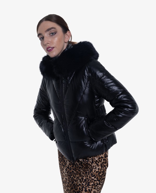 Cuplé PARKA ACOLCHADA DE NYLON NEGRA CON CAPUCHA Y DETALLES DE PELO Oferta especial de fábrica