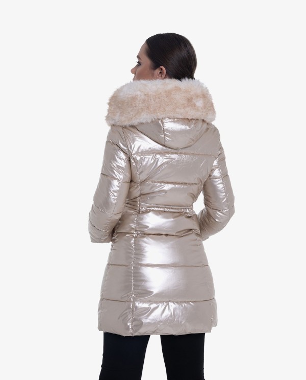 Cuplé PARKA LARGA DORADA ACOLCHADA DE NYLON CON CAPUCHA DE PELO Tienda de fábrica