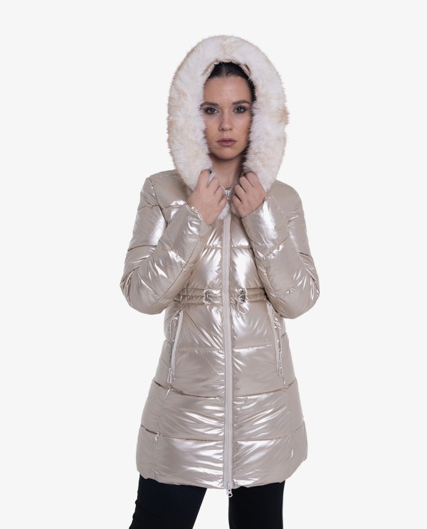 Cuplé PARKA LARGA DORADA ACOLCHADA DE NYLON CON CAPUCHA DE PELO Tienda de fábrica