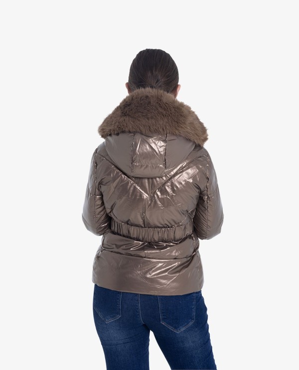 Cuplé PARKA ACOLCHADA DE NYLON BRONCE CON CAPUCHA Y DETALLES DE PELO Precios de Black Friday