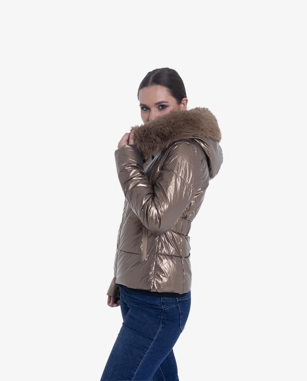 Cuplé PARKA ACOLCHADA DE NYLON BRONCE CON CAPUCHA Y DETALLES DE PELO Precios de Black Friday