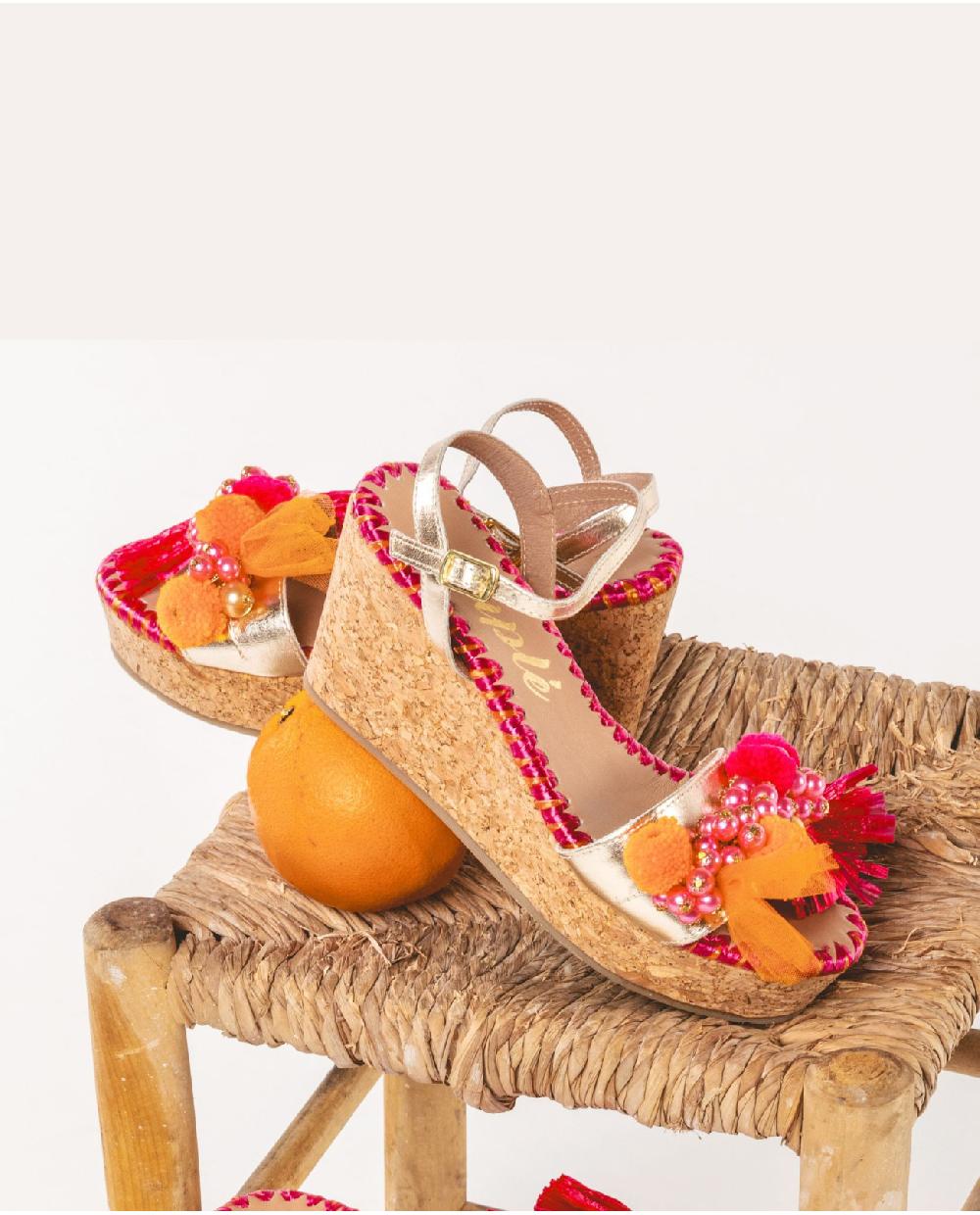Cuplé SANDALIA CUÑA POMPONES NAPA MULTICOLOR Envío gratis