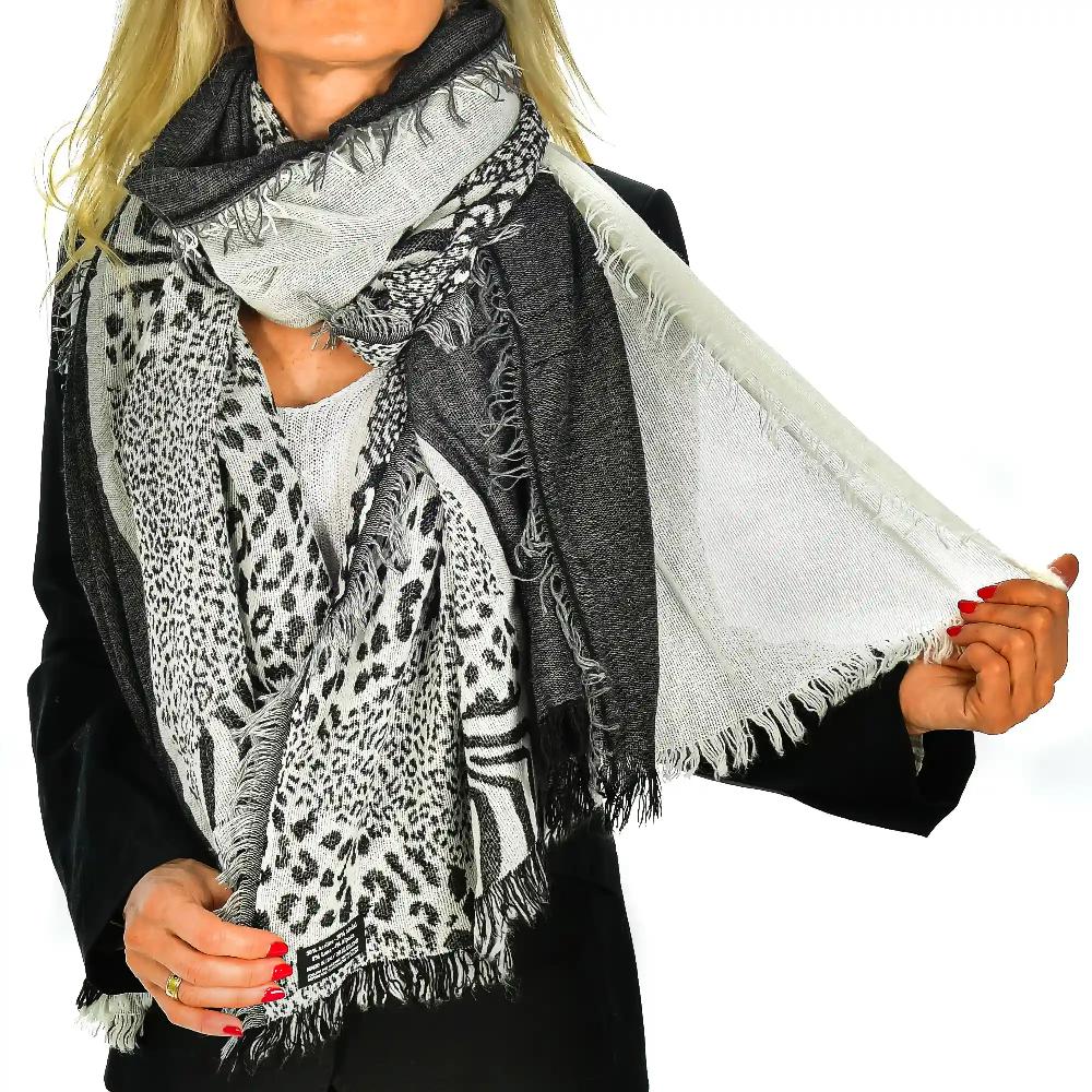 Firenze artegiani Fular bufanda diseño animal print doble solapa modal y lana. Made in Italy Descuentos del mes