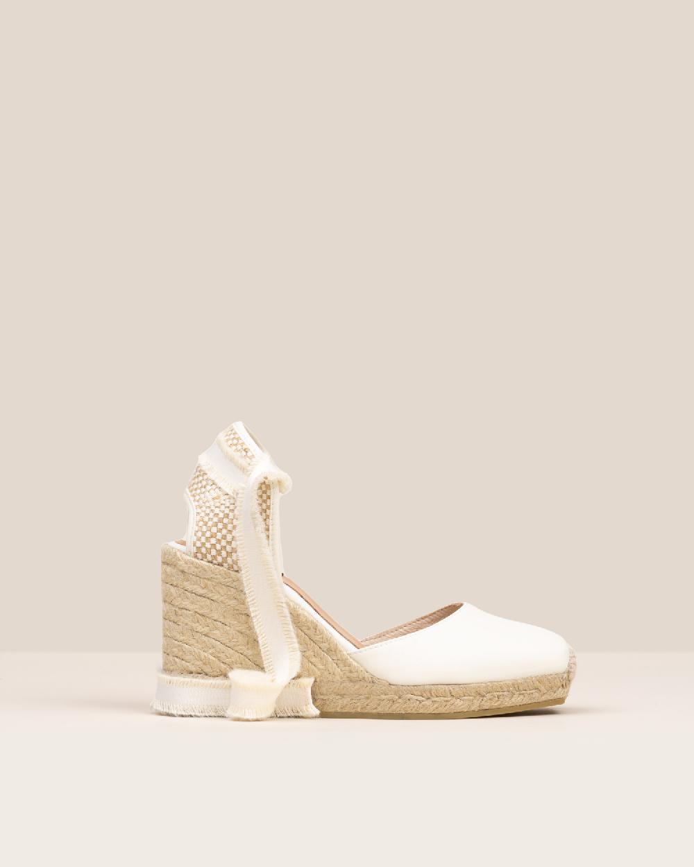 Gaimo espadrilles Gemi MarfilAlpargata de cuña en piel super soft y cintas deshilachadas Gaimo espadrilles Gemi MarfilAlpargata de cuña en piel super soft y cintas deshilachadas