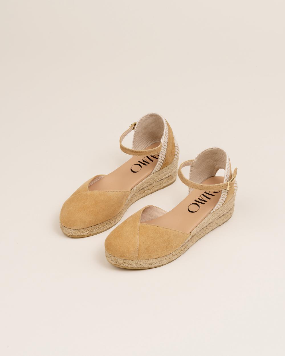 Gaimo espadrilles Copita CamelloAlpargatas de cuña en piel con escote pico Envío internacional gratuito