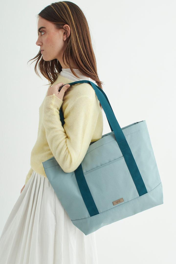 lefrik Bolso Tote Strata Sky Blue Vandra Devoluciones gratuitas