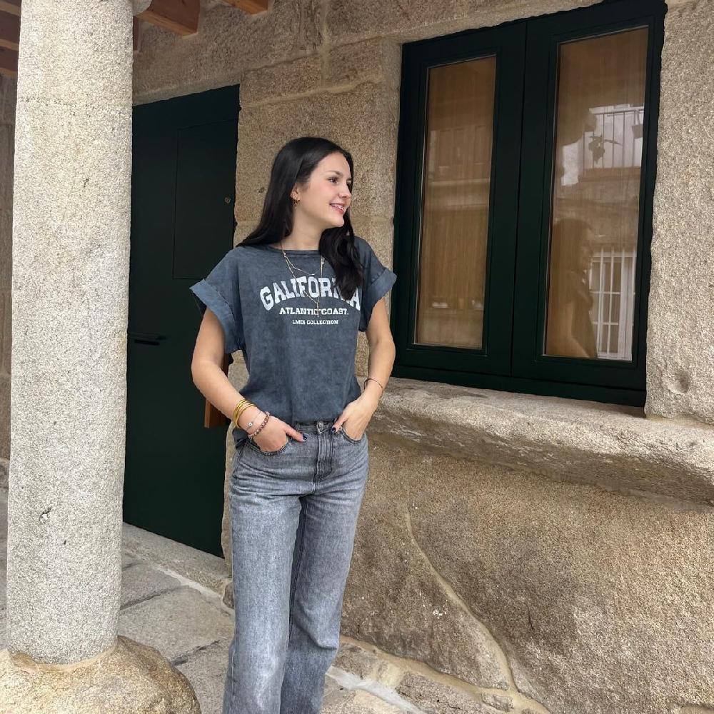 lmdi collection Camiseta “Galifornia Atlantic Coast” LMDI Collection Plateada Devoluciones gratuitas