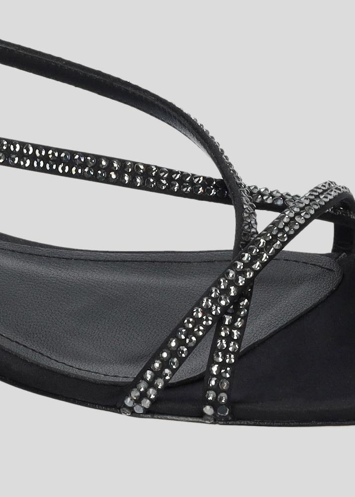 lola cruz LIBERTY FLATS ÚLTIMAS EDICIONES